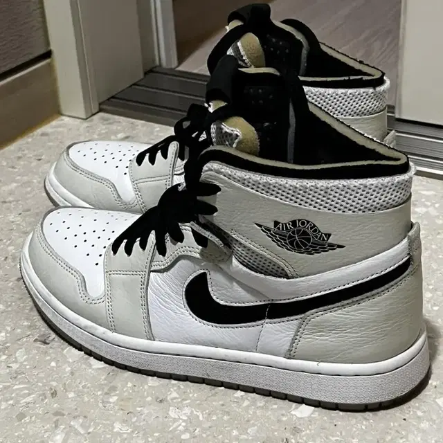 (W) Jordan 1 Zoom Air CMFT Light Bone