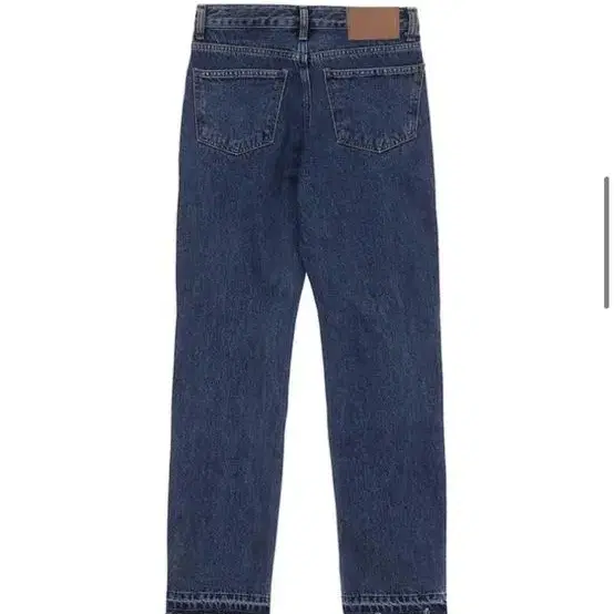 마뗑킴 KNEE LINE DENIM PANTS IN BLUE,