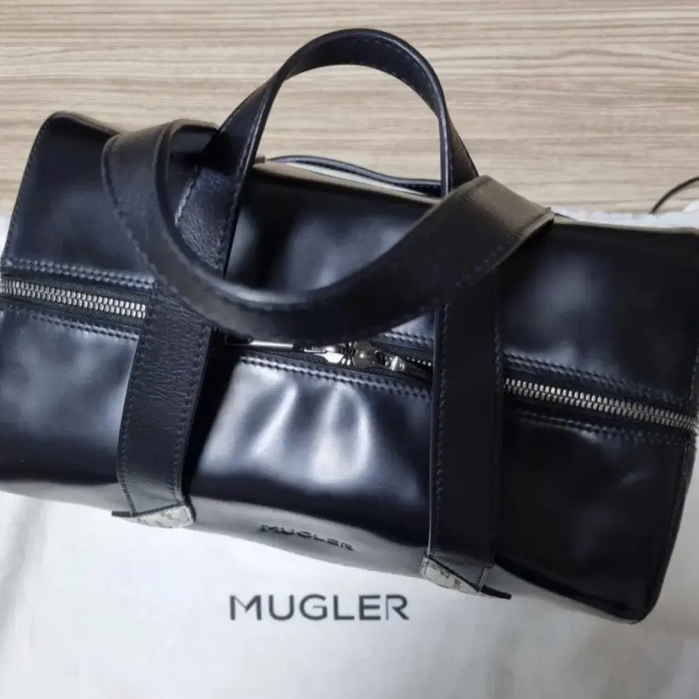 뮈글러 MUGLER 스퀘어 여성 토드백