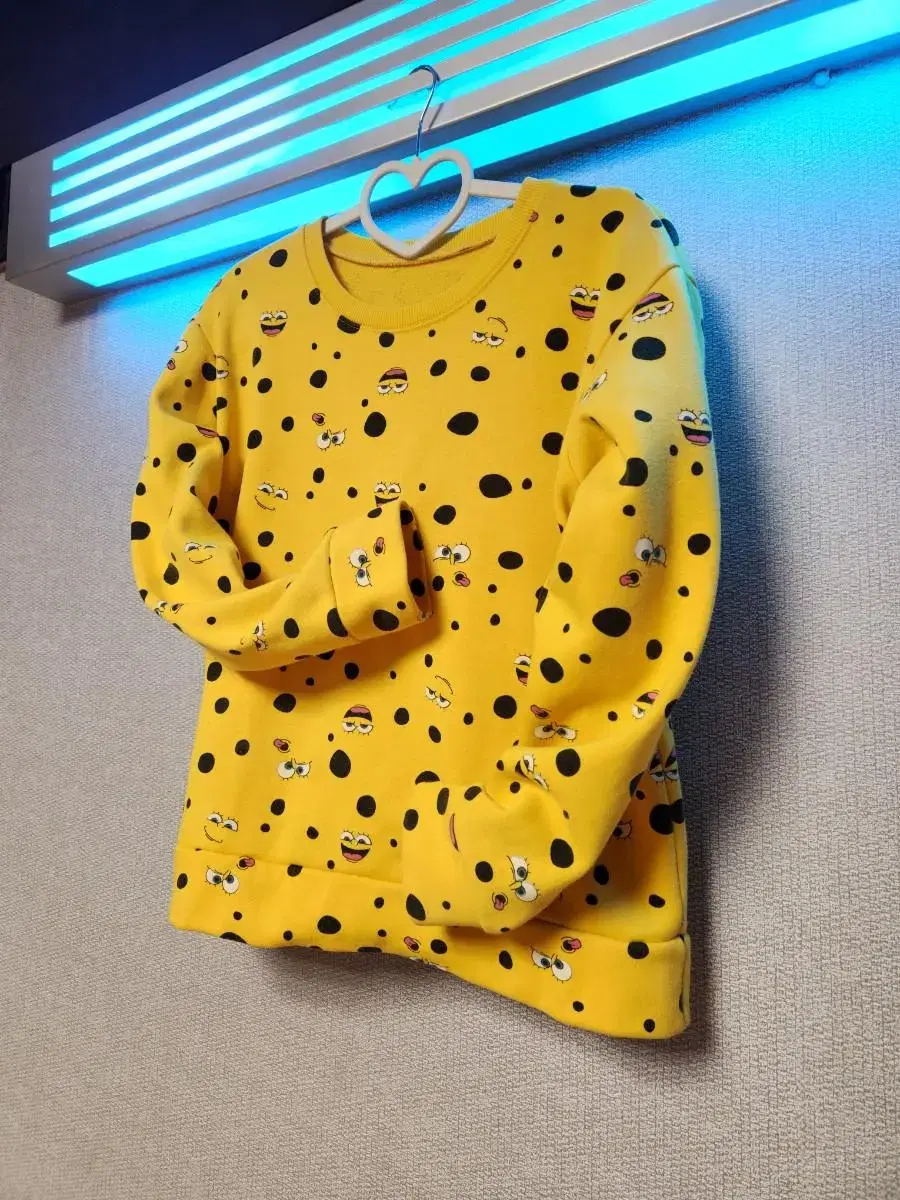 "SpongeBob" Sweatshirt (almost new) (Half-priced Delivery available)