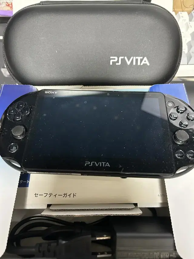 ps vita 2세대 일본판 (박스 충전기 sd카드 게임팩 기기 세트)