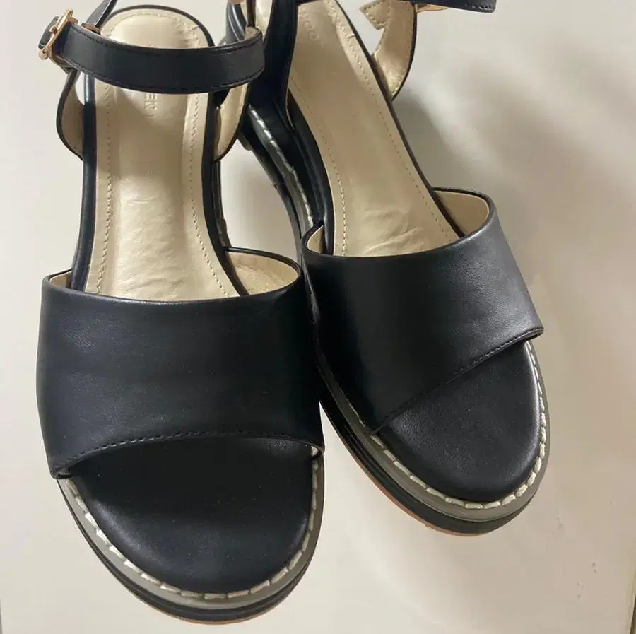 Schuppen Sandals 240