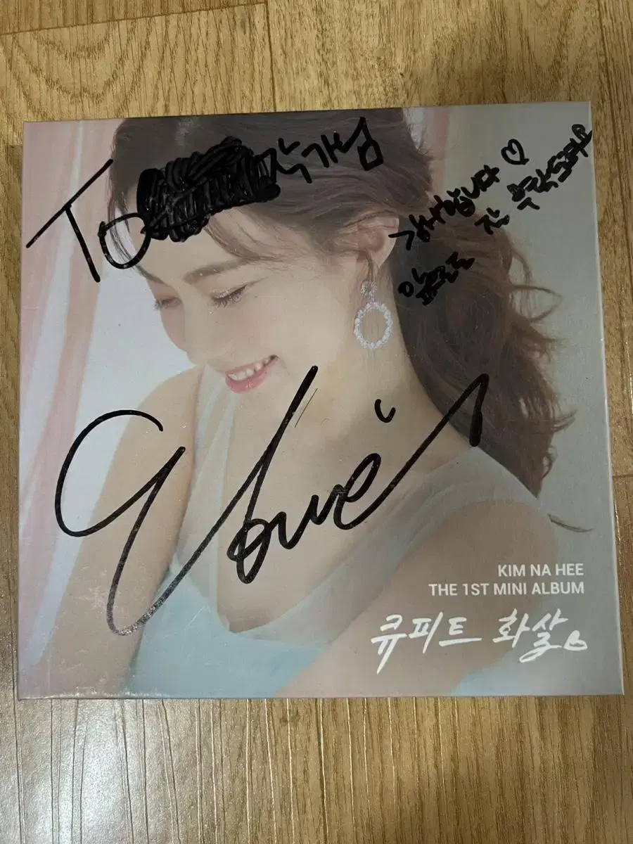 Written by Kim Nahi sign album