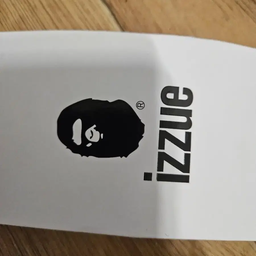 izzue x bape 콜라보입니다