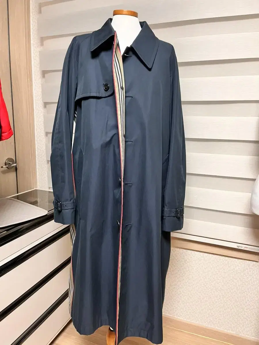 Burberry Heritage Trench Coat 52