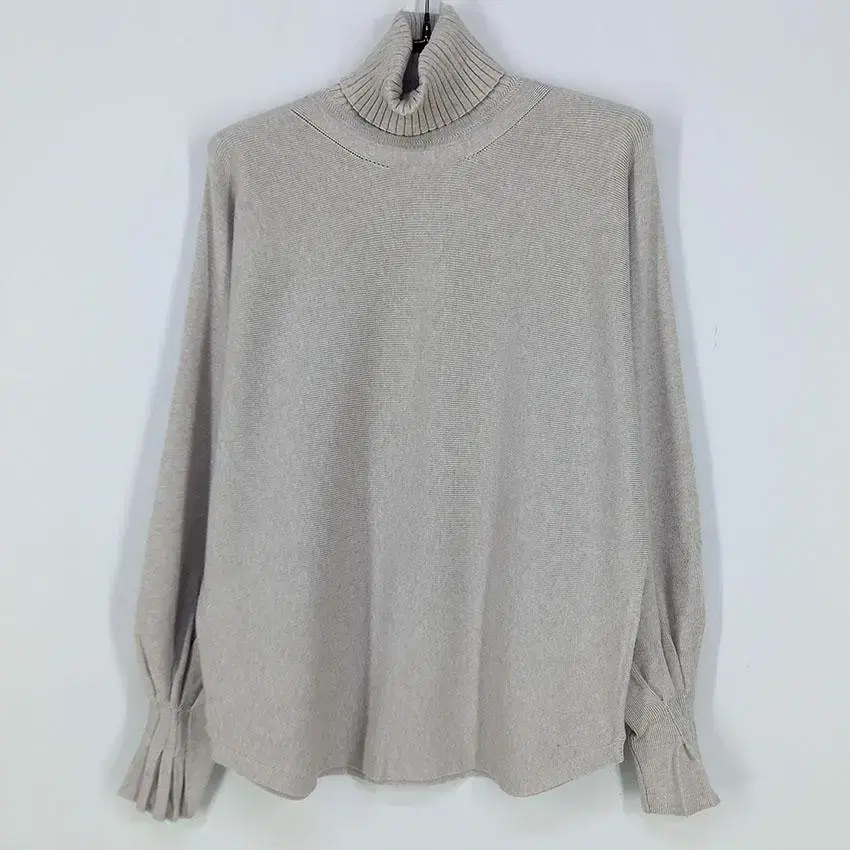 Vintage-look pin-tuck sleeve turtleneck knit top, oat beige F (HU17963)