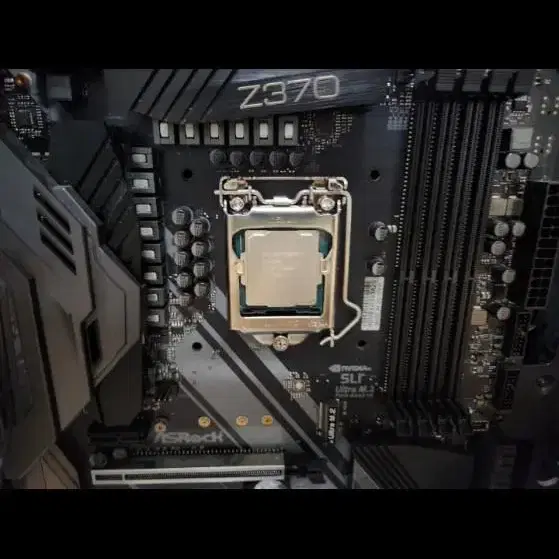 컴퓨터 반본체 판매합니다(8700k+ASRock z370 익스트림4+등등