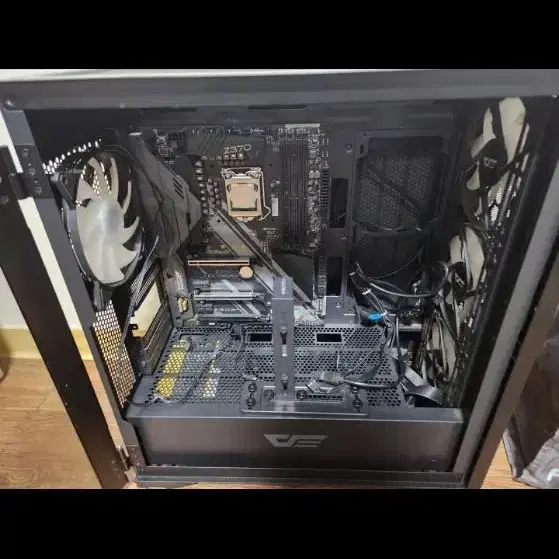 컴퓨터 반본체 판매합니다(8700k+ASRock z370 익스트림4+등등