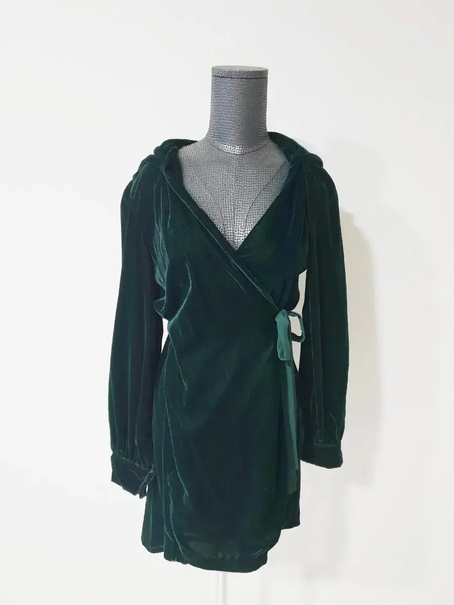 Dark green velvet hooded ONEPIECE