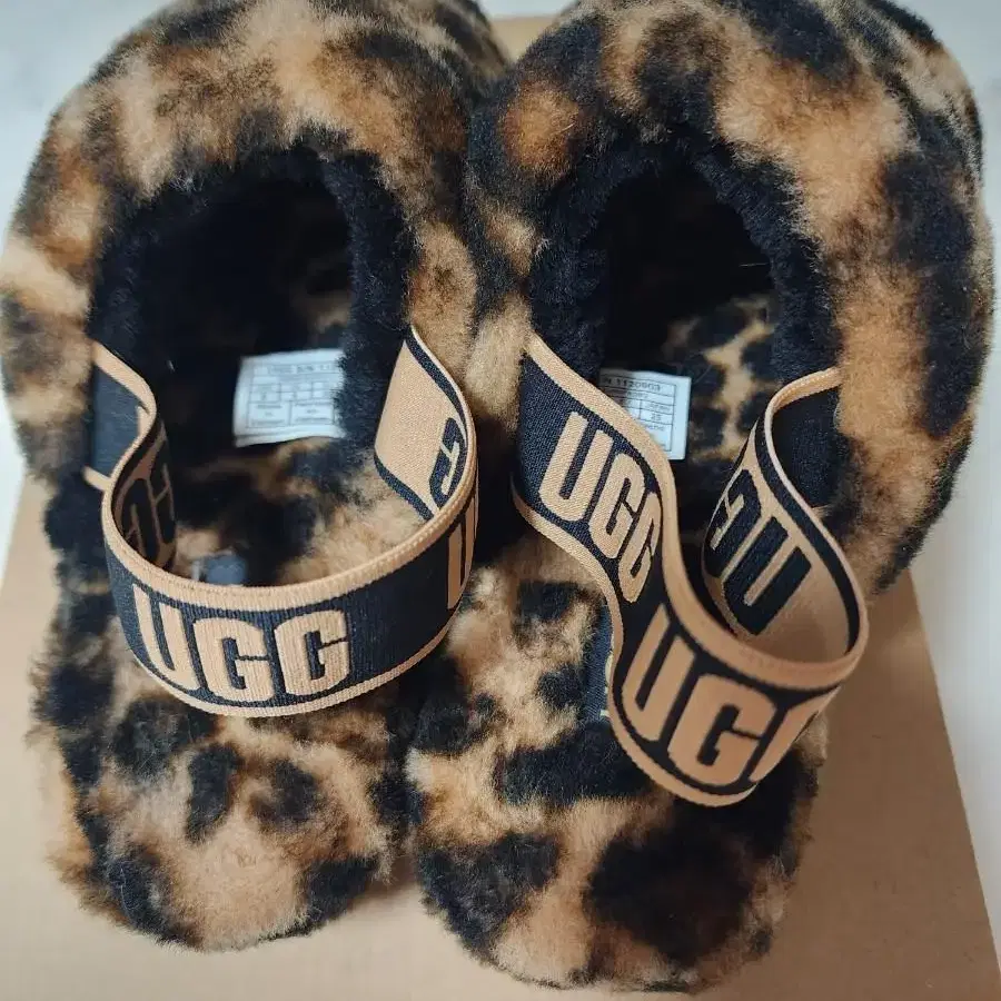 UGG샌들