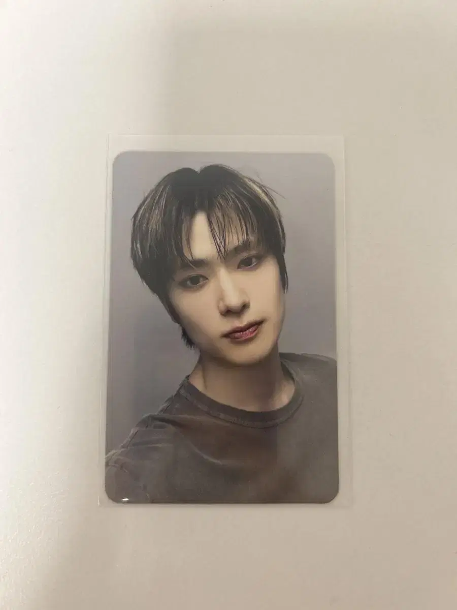 Reproduced from nct GoldenEJI archived version photocard