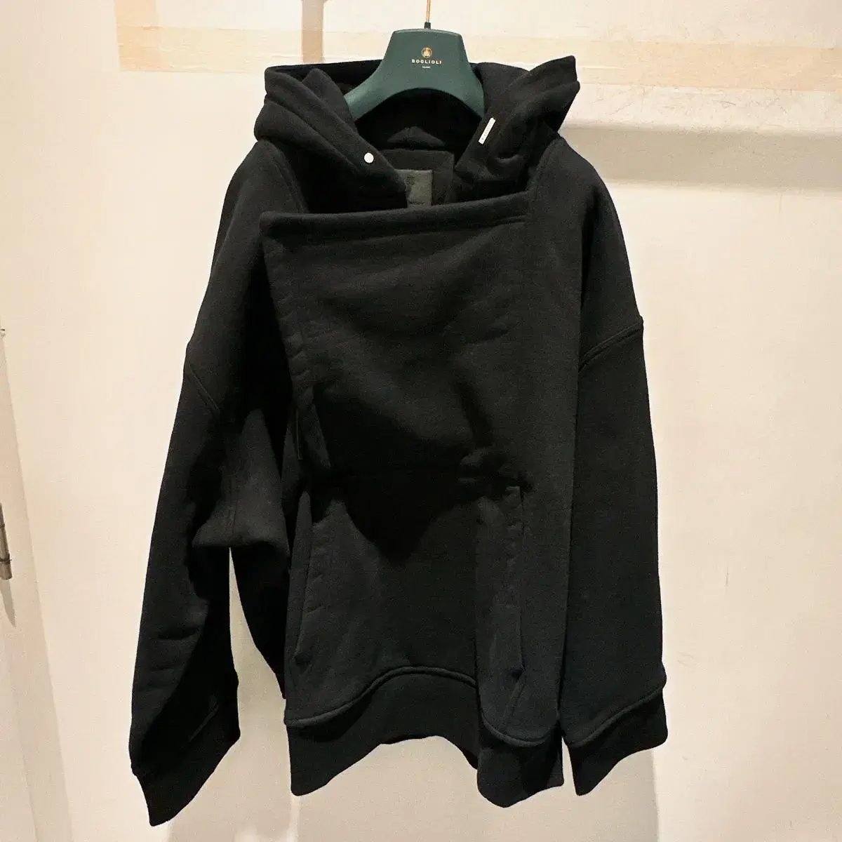 (Genuine/New) Givenchy Men's Black Velcro Over Hoodie 85% off