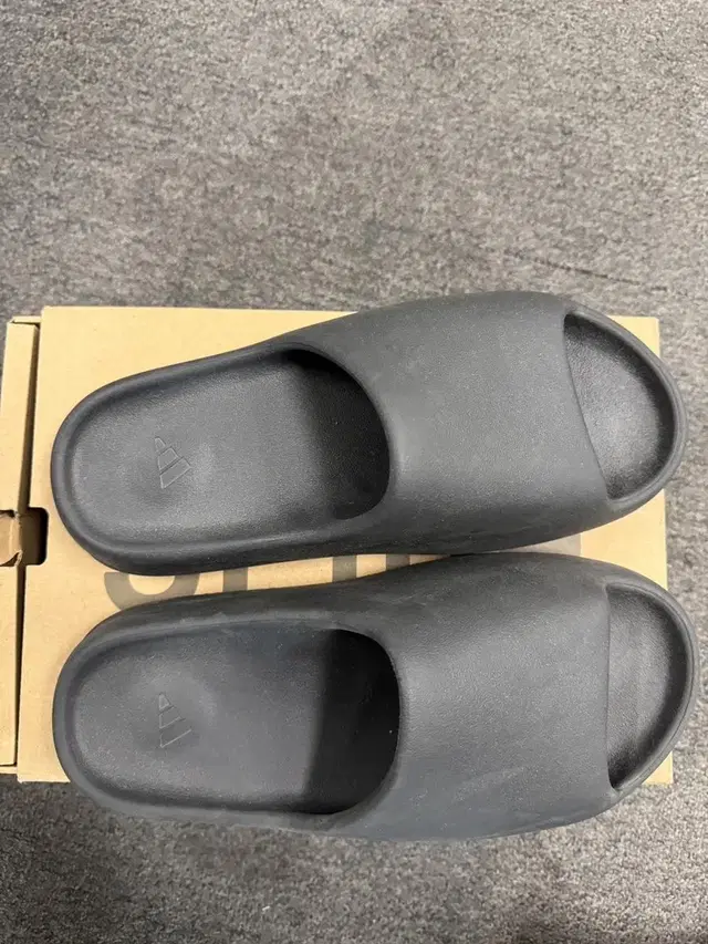 Yeezy Slide Onyx