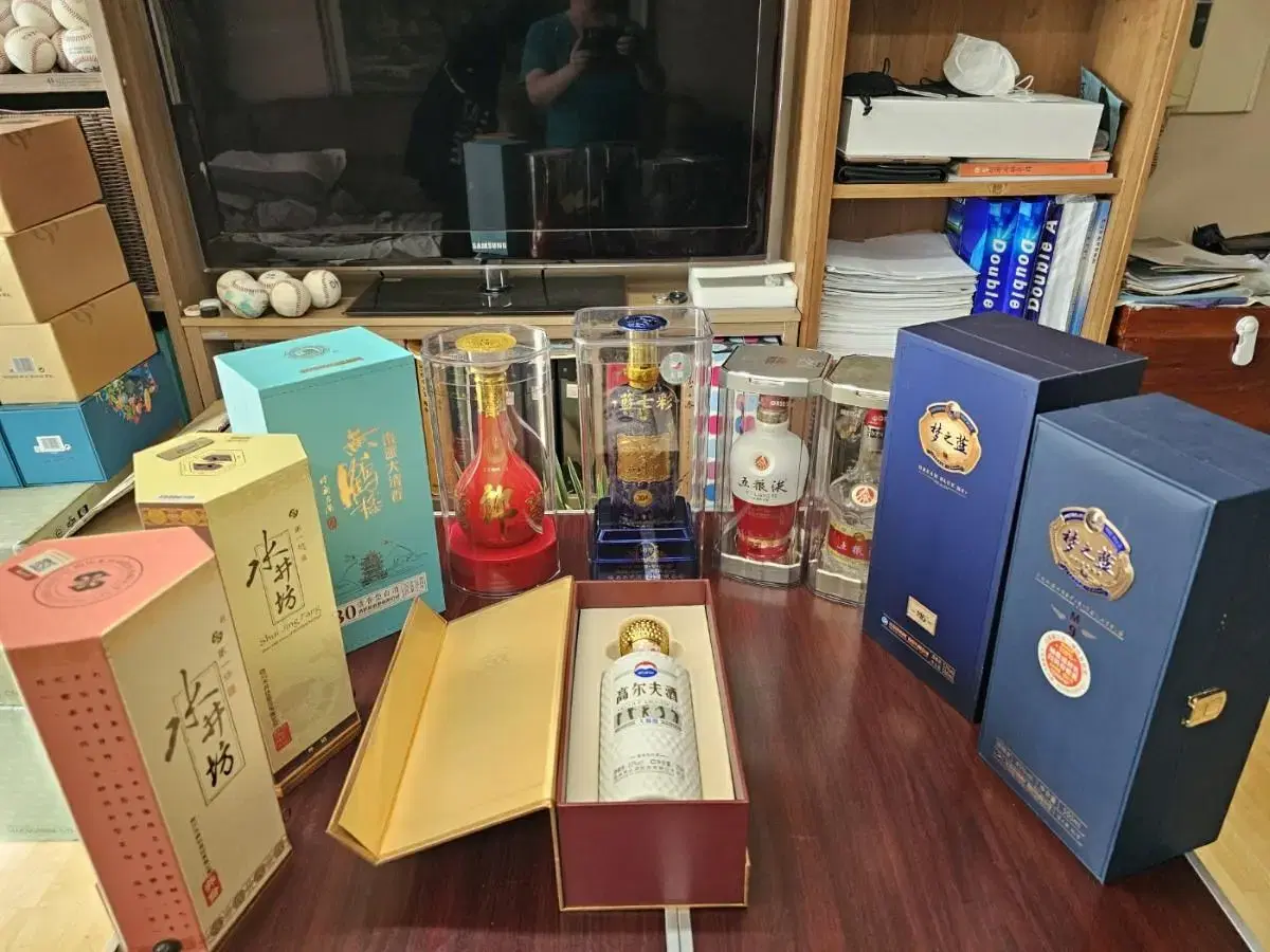 (Price adjustment)Sell Chinese liquor bottles in bulk.