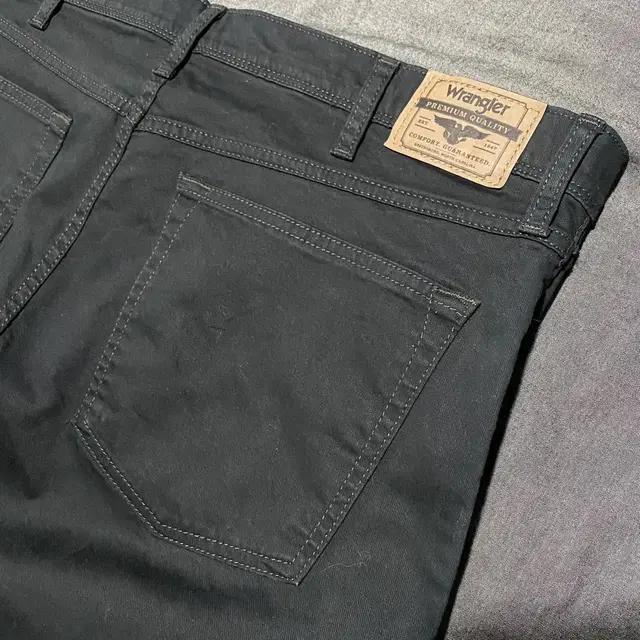 WRANGLER Straight Fit Pants Sz 42X30