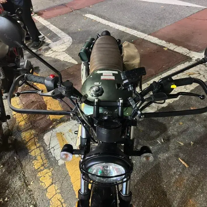 23년식 부캐너 125cc / 적산 1,@@@km 신차급 판매