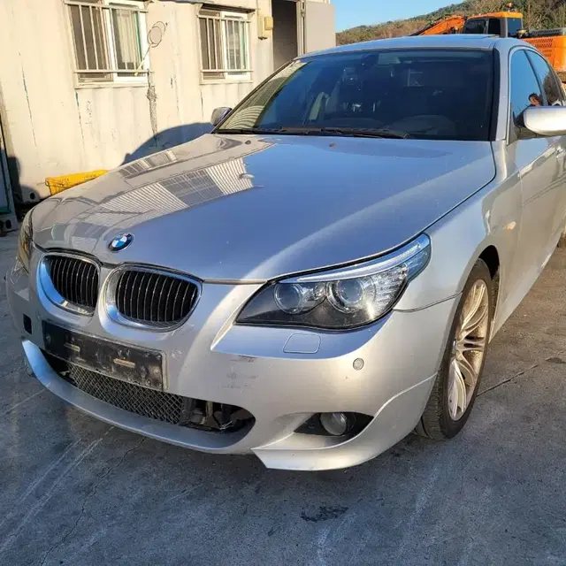 BMW E60 528i 입고 분해판매