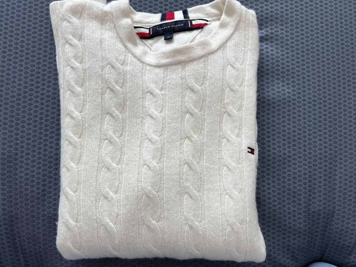 Tommy Hilfiger Knit Pretzel M 90-95 Ivory sells