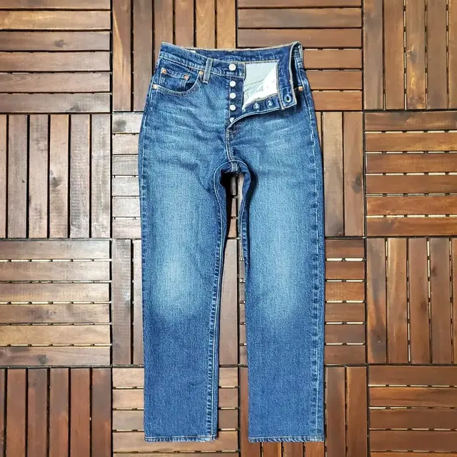 00s Levis 501 (26 inch) Big E woman