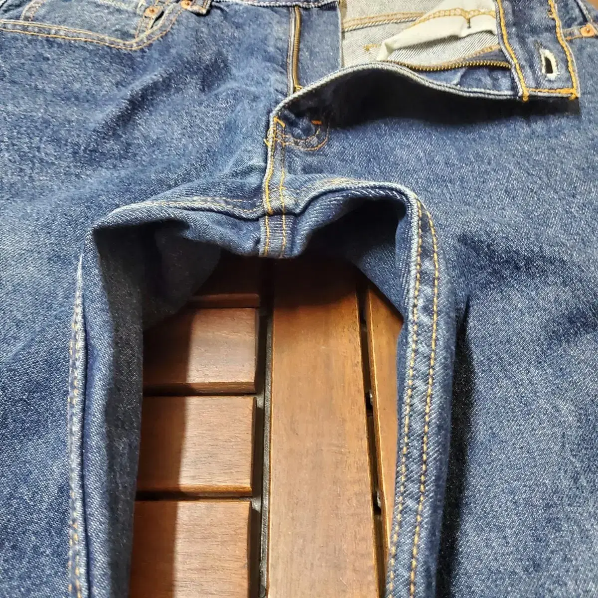 00s Levis 550 (32 inch) made in Mexico