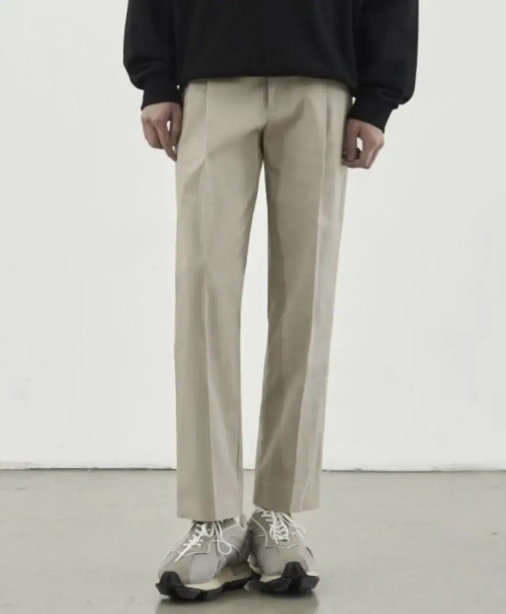 Drawstring tapered banded chino pants L.BEIGE