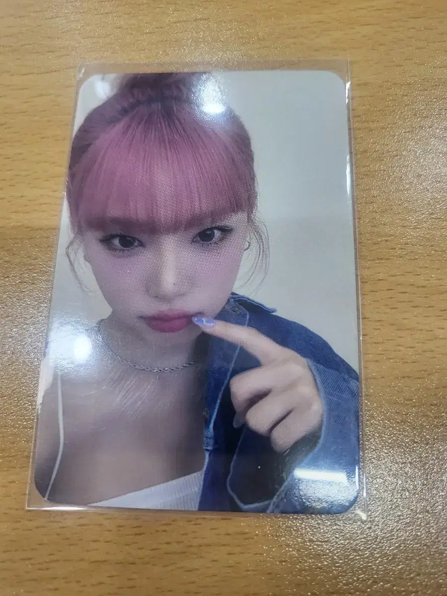 Lily by Red Jena photocard C version