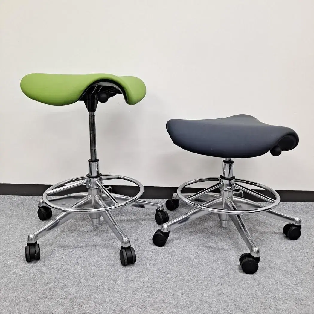 휴먼스케일 새들 스툴 의자 (Humanscale Saddle Stool)