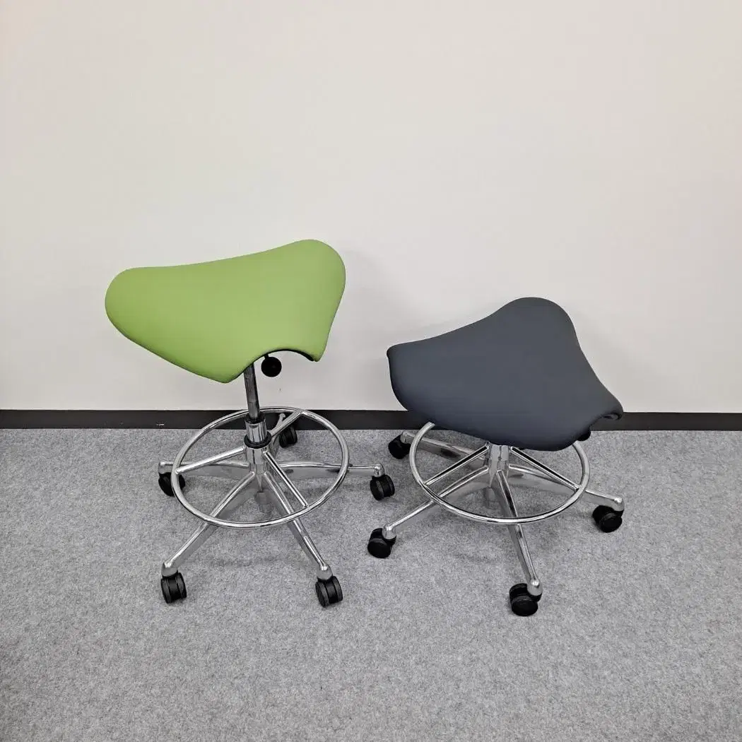 휴먼스케일 새들 스툴 의자 (Humanscale Saddle Stool)