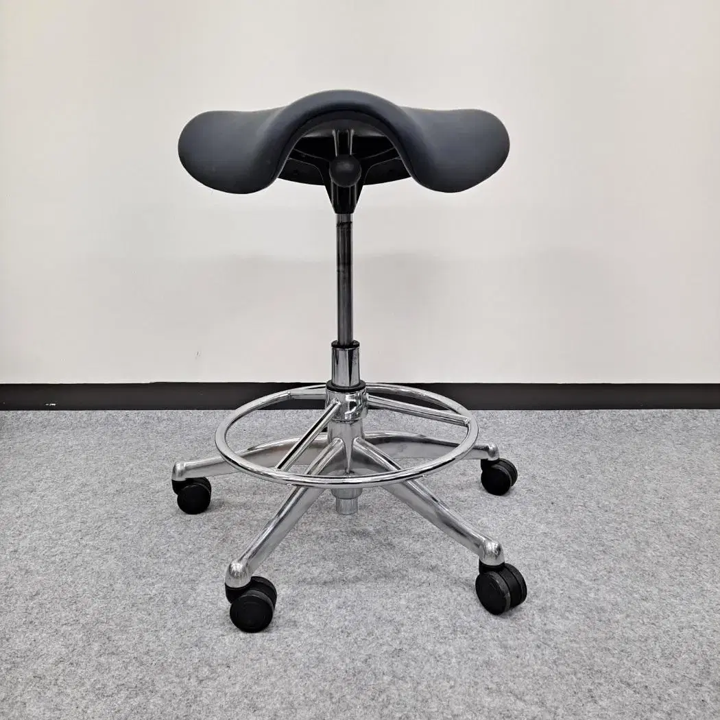 휴먼스케일 새들 스툴 의자 (Humanscale Saddle Stool)