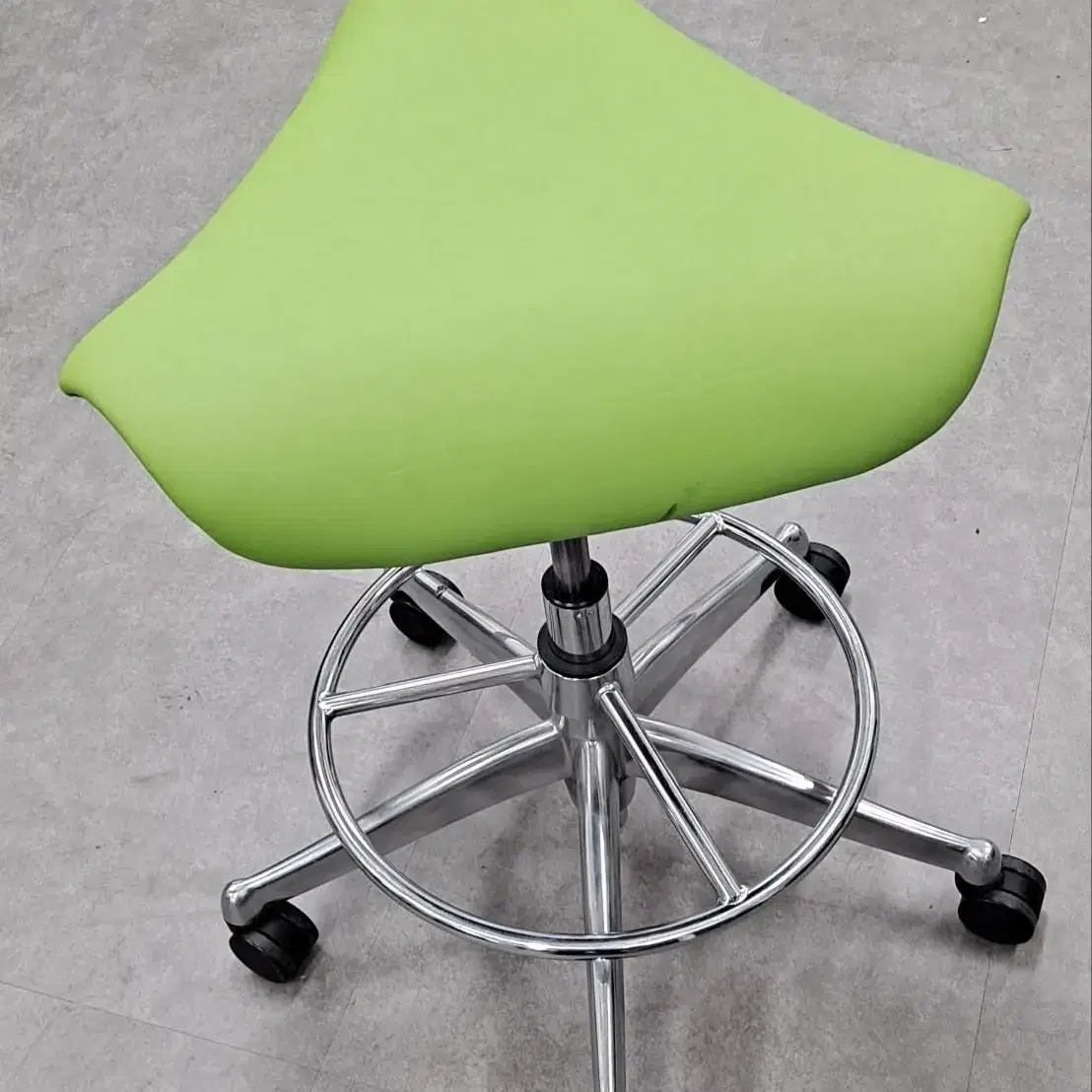 휴먼스케일 새들 스툴 의자 (Humanscale Saddle Stool)