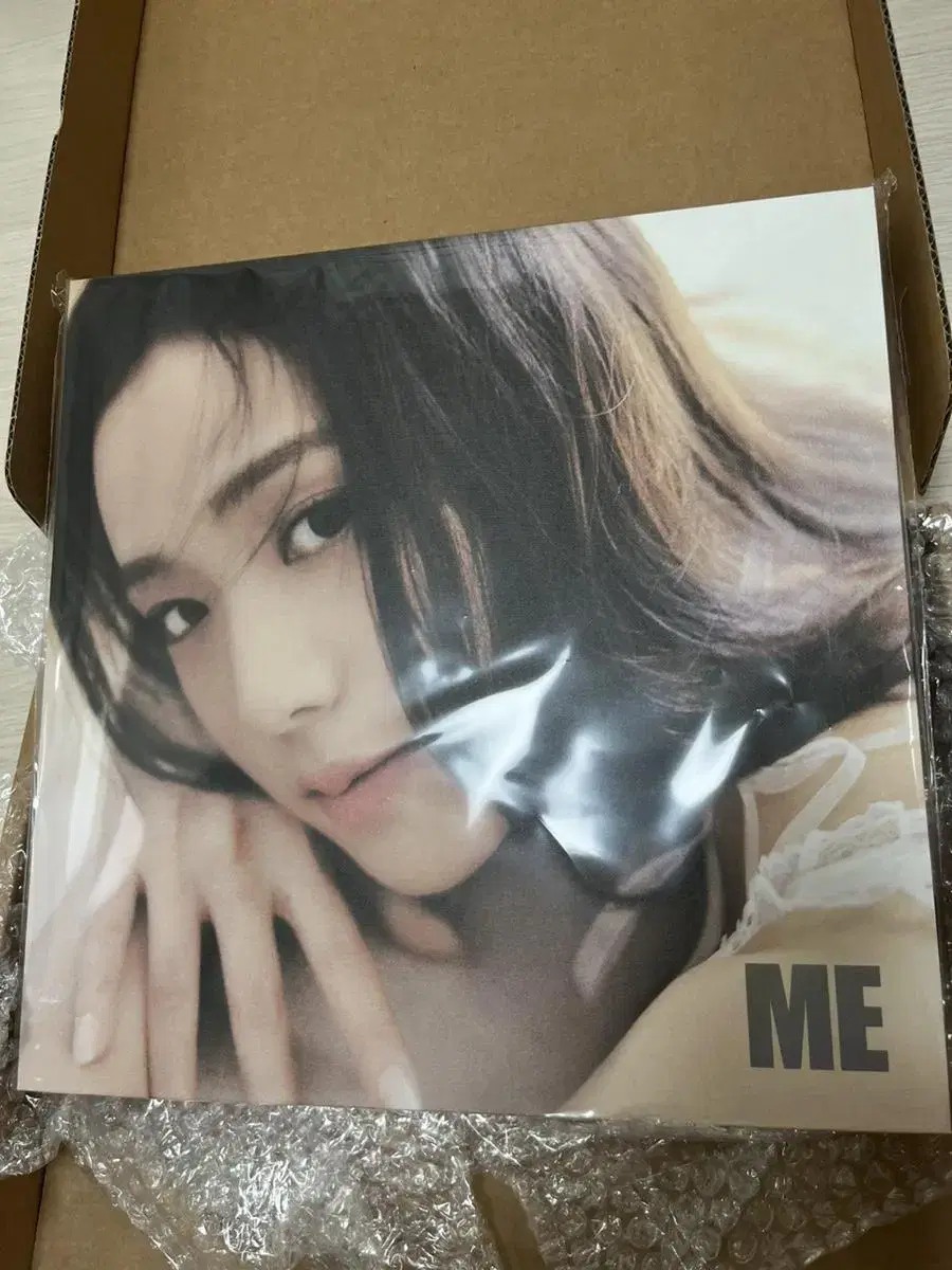 Jisoo LP sealed is selling (price down)