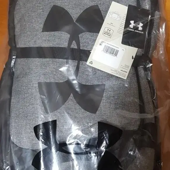 UNDER ARMOUR