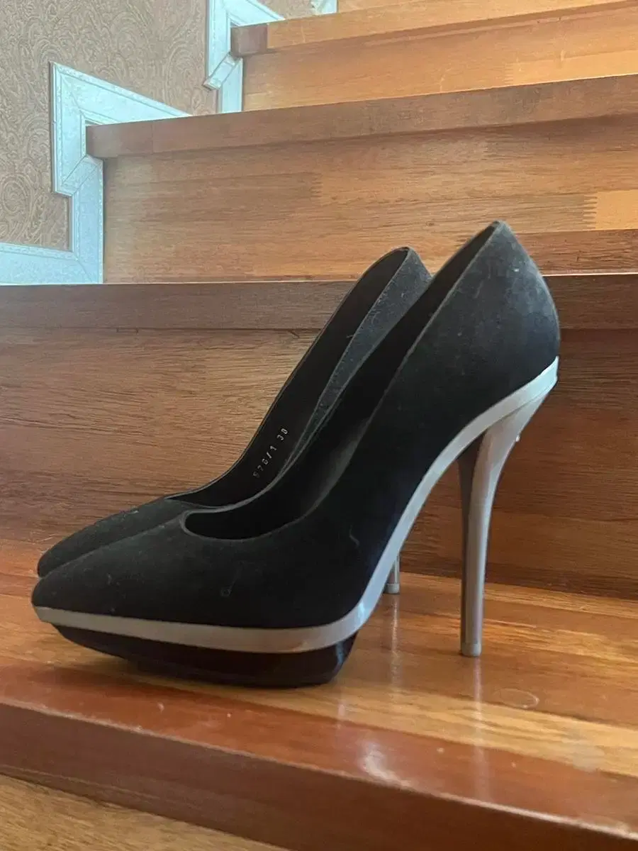 Versace shoes size 38 new