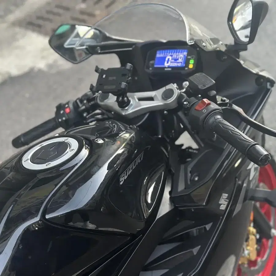 스즈키 gsxr125 23년식 신차급 키로수 판매합니다.