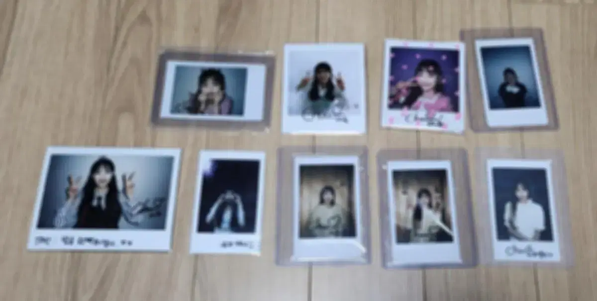 Chuu sign polaroid sells