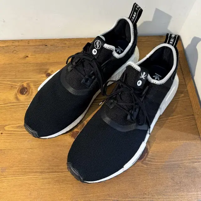 네이버후드 x 아디다스 NMD R1