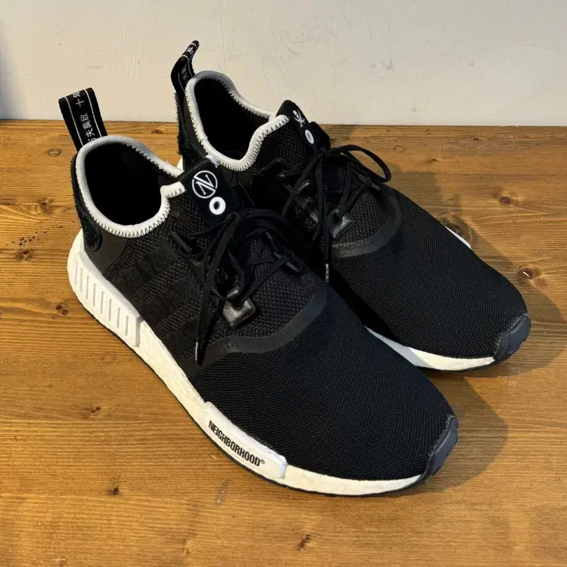 네이버후드 x 아디다스 NMD R1