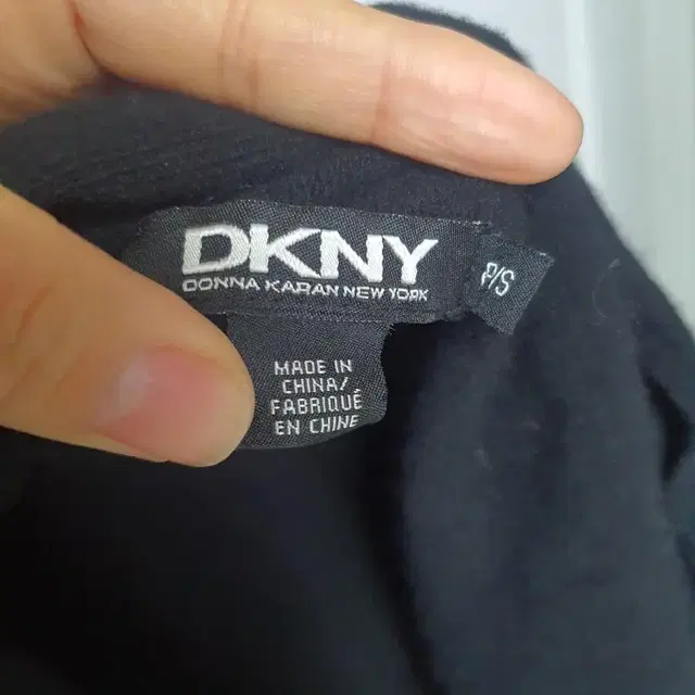 DKNY 울 가디건 겸 숄 55