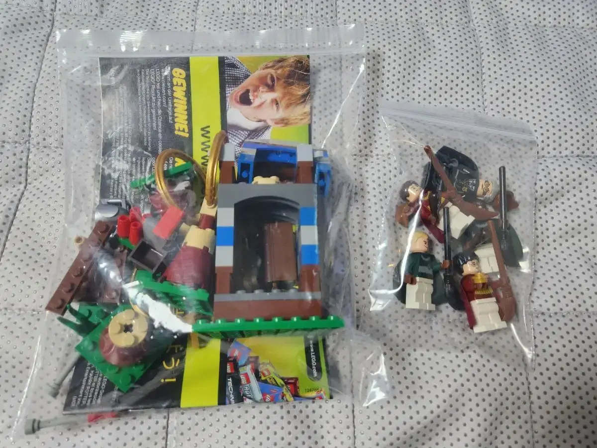 I'm selling my LEGO Oldrego 4737 Harry Potter Quidditch Match.