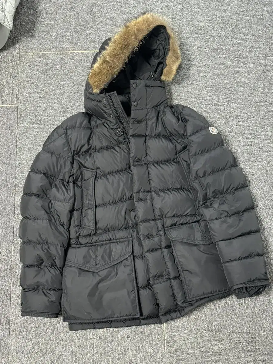 Moncler Clooney size 5