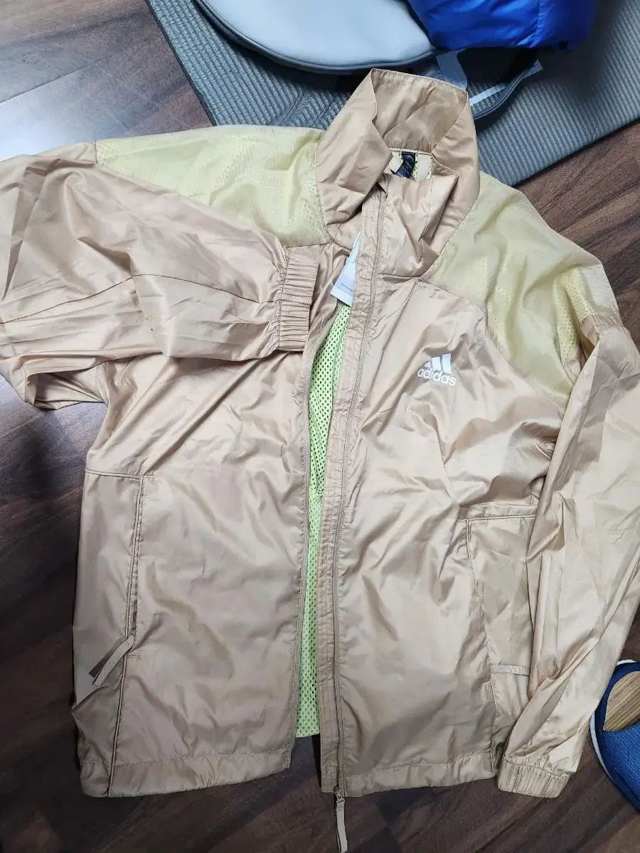 Adidas Women's XL Thin Windbreaker