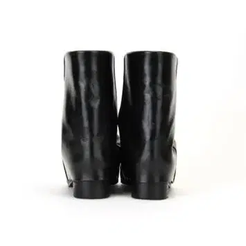 쓰리투에이티 Pointed Wrinkle Leather Boots