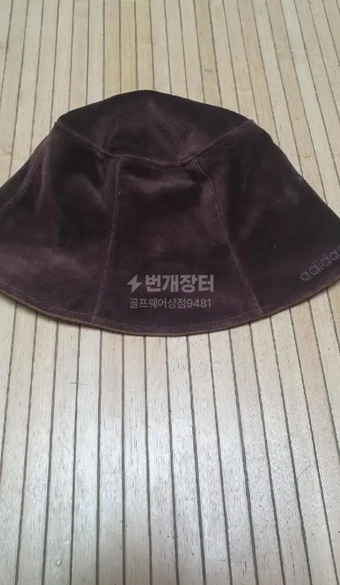 아디다스여성추동골프모자(58cm)벨벳재질