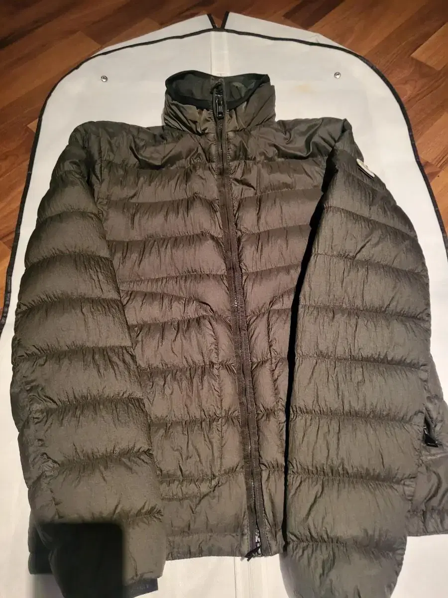 Moncler Crinkle Reps padding size 2 sells