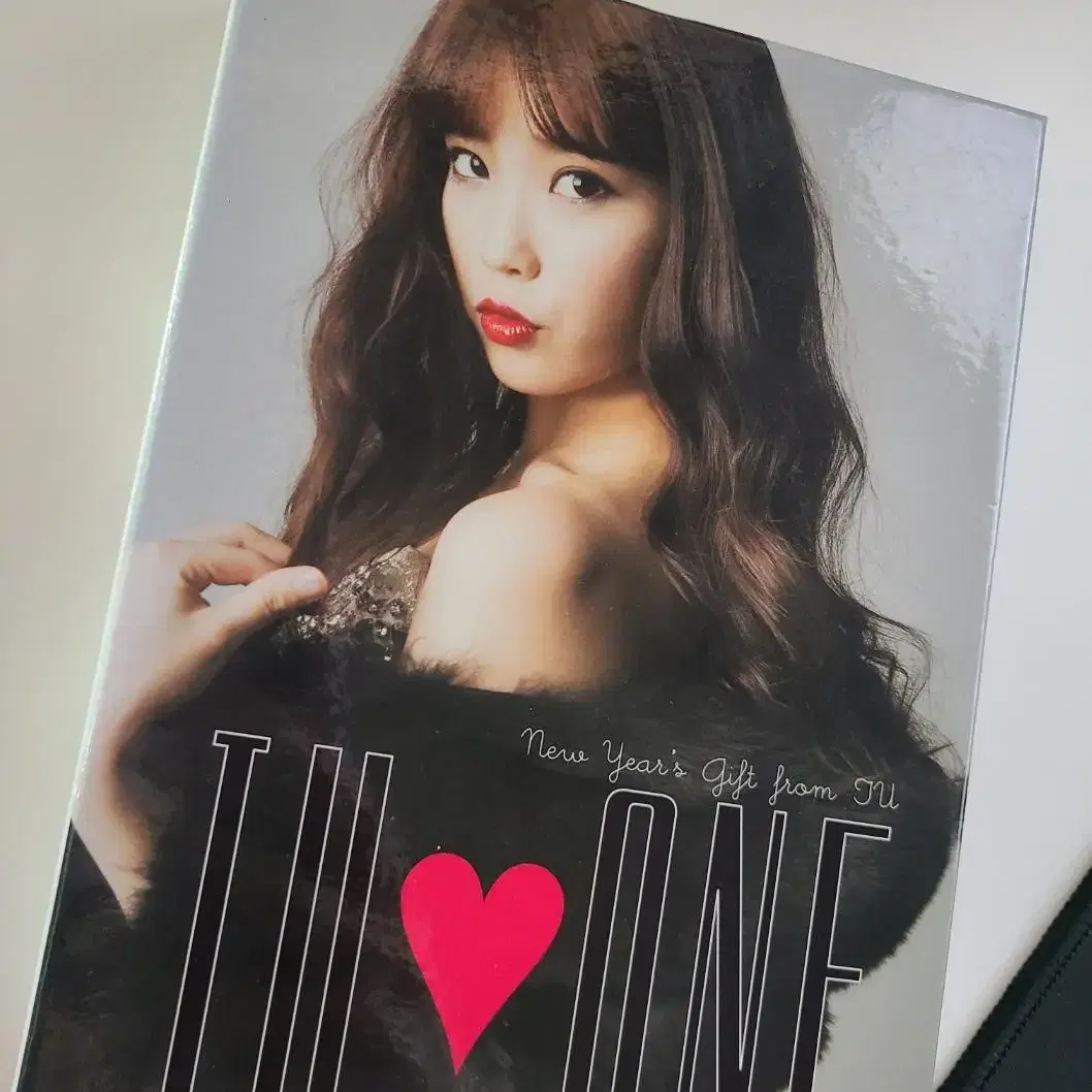 아이유 IU ONE 일본 한정판 DVD 및 Gift 구성품 전체포함