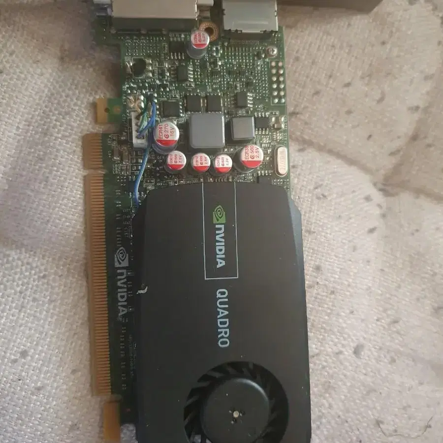 NVIDIA QUADRO 600 팝니다.깨끗합니다.