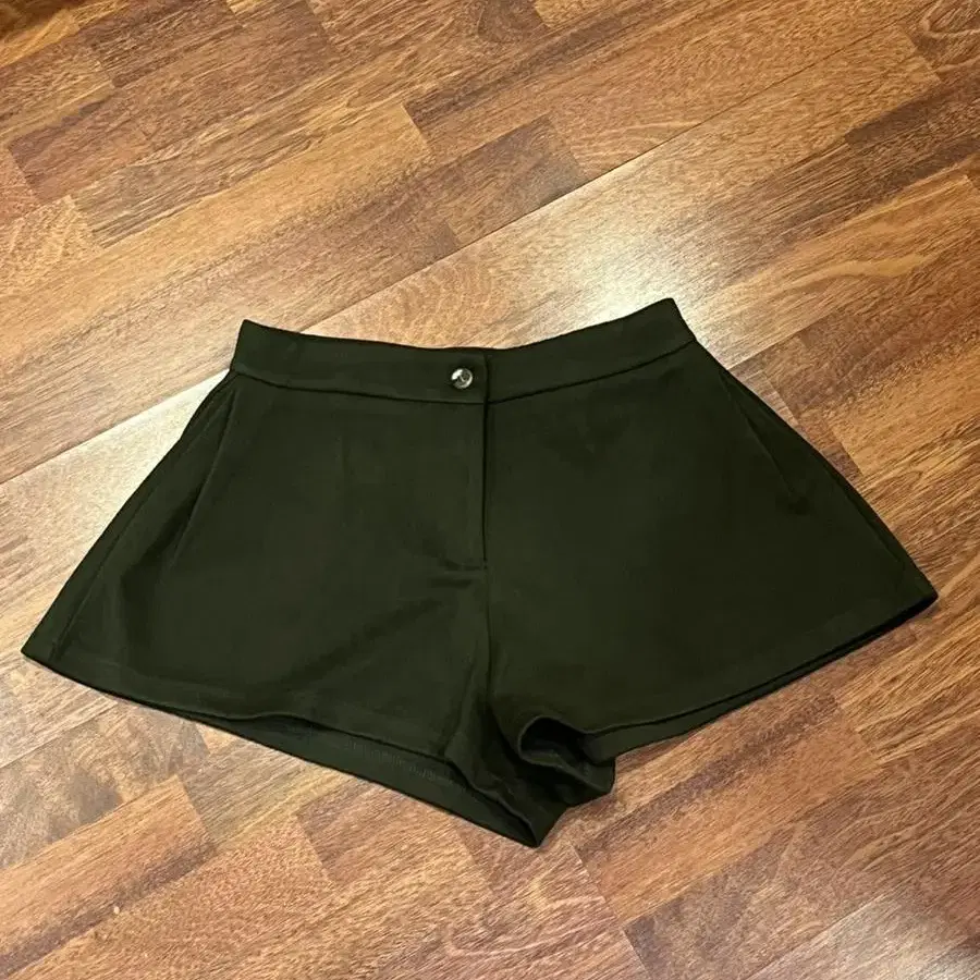 (새상품) 어반드레스 Side-folded Shorts