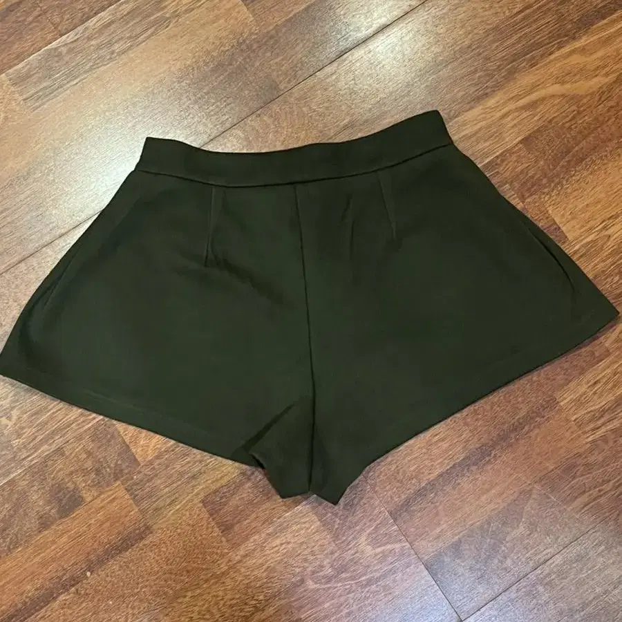 (새상품) 어반드레스 Side-folded Shorts