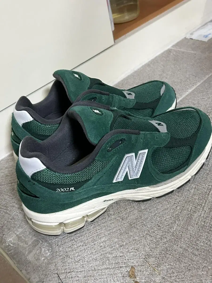 new balance 2002r green