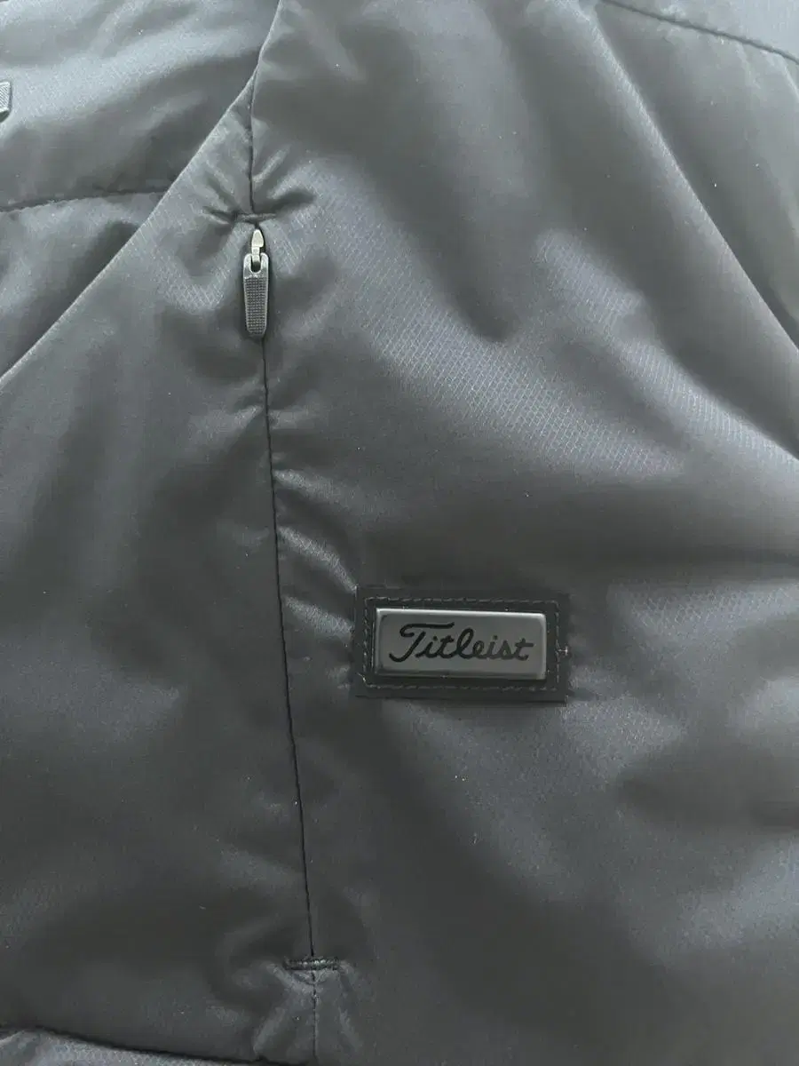 [Genuine] Titleist Padded Vest (100, Black)